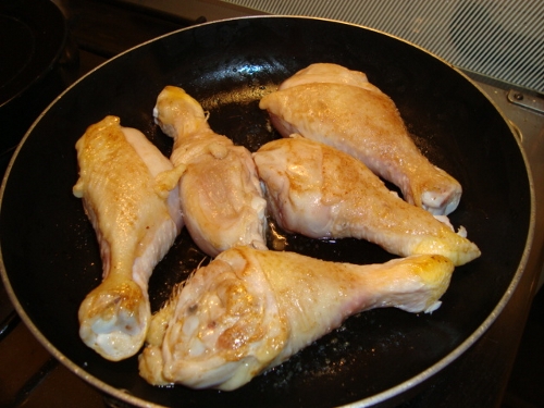 Freir las patitas de pollo